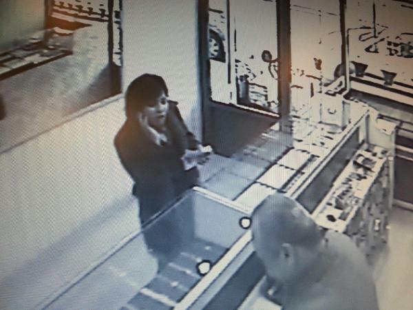 30 liralık kolyeyi altın diye kuyumcuya satmaya kalkıştı