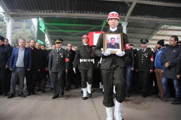 Akciğer yetmezliğinden ölen uzman çavuş toprağa verildi