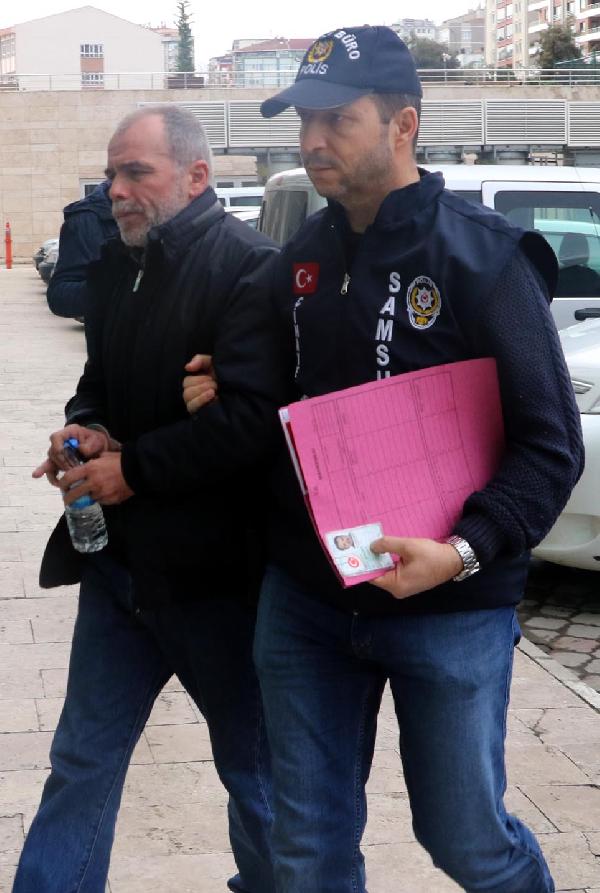 Bedava içki isteyeni bacağından vurdu