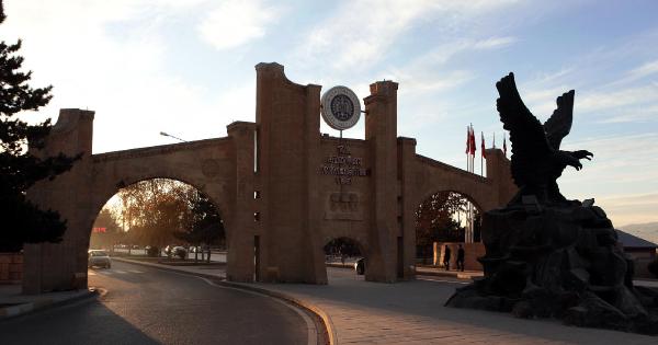 Atatürk Üniversitesi, 'Barış için Akademisyenler Bildirgesi'ni eleştirdi