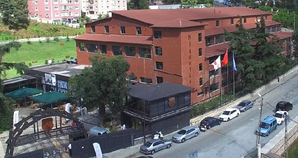 (Fotoğraflı Bülten Dağıtımı) Nişantaşı Üniversitesi’nden o akademisyenlere istifa çağrısı