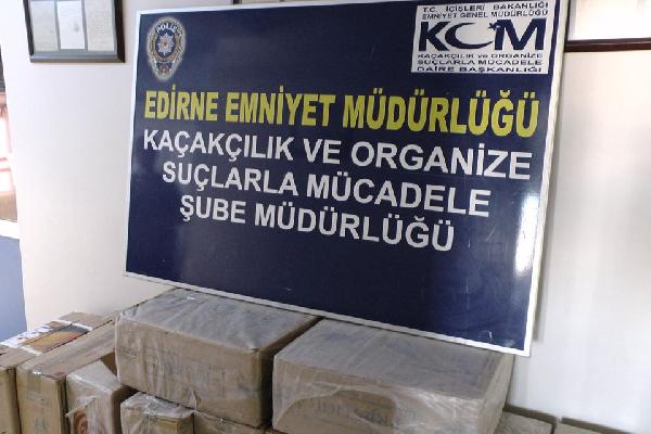 Polisin kovalamaca sonucu yakaladığı araçta kaçak sigara çıktı