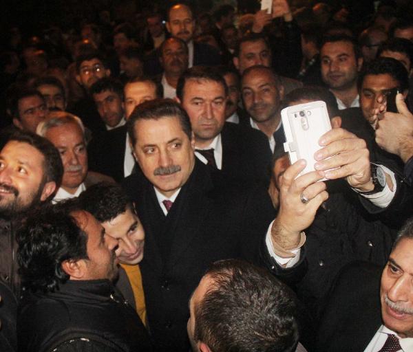Bakan Çelik'e Şanlıurfa'da yoğun ilgi