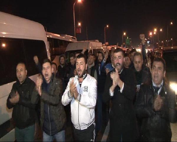 Servisçiler D-100'de eylem yaptı