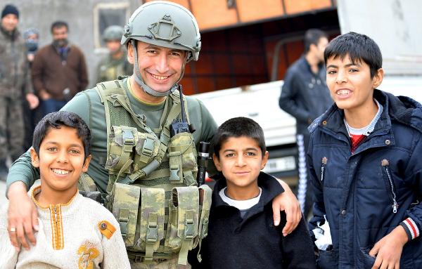 Cizre'de çok sayıda EYP imha edildi, hendekler kaldırıldı.
