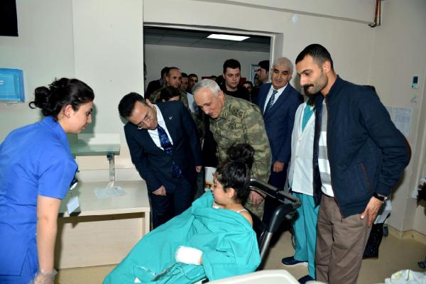 Vali Aksoy, Çınar saldırısında yaralanan polis ve vatandaşları ziyaret etti