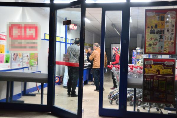 Silahlı maskeli market soygunu girişimi