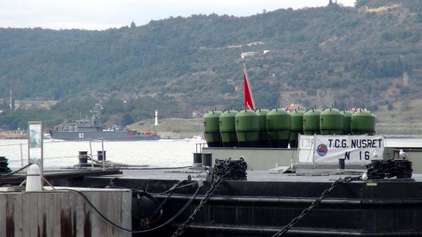 Bulgar mayın tarama gemisi Çanakkale Boğazı'ndan geçti