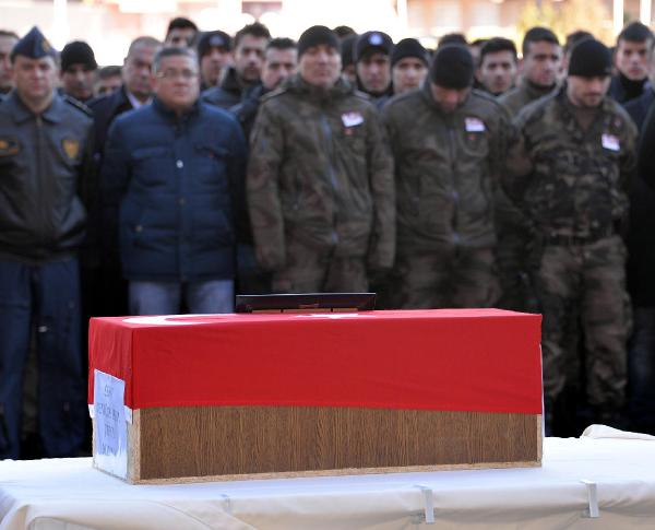 Minik İrem küçük tabutta, şehit polis babasıyla uğurlandı