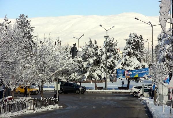 Doğu'da beyaz esaret: 1480 köy yolu ulaşıma kapandı