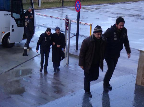 Uşak'ta 'Paralel yapı' operasyonu şüphelilerinden 4'ü tutuklandı