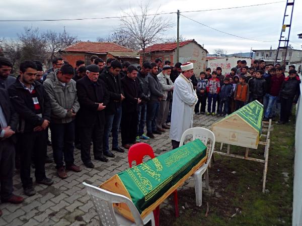 Yangında ölen kardeşler yan yana toprağa verildi