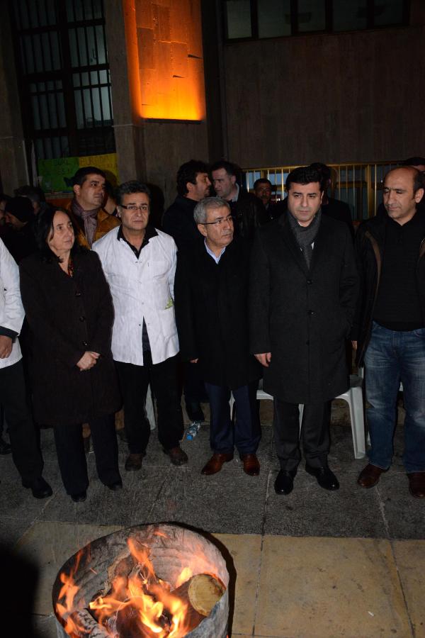Demirtaş: Çınar'da katledilen sivil, bebek, çocuklar için bunu yapanların çıkıp, açıkça kamuoyundan özür dilemesi lazım