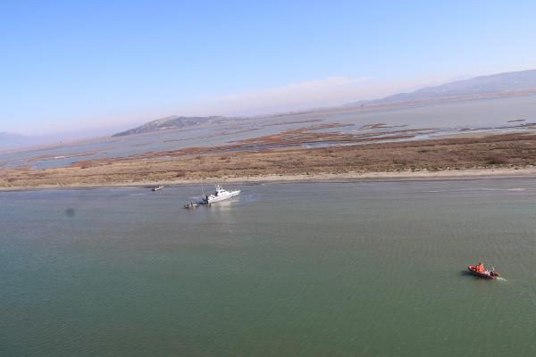 Karaya oturan Yunanistan Sahil Güvenlik Botu böyle kurtarıldı