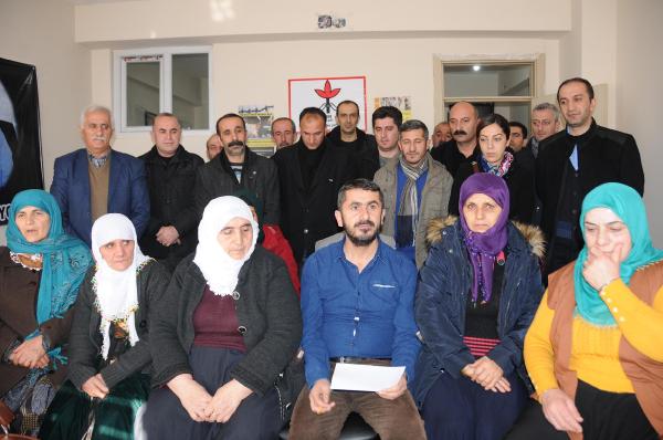 Hakkari'de operasyonlara tepki için oturma eylemi