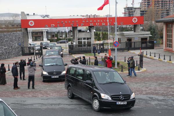 Alman turistlerin cenazeleri konvoy eşliğinde havalimanına götürüldü