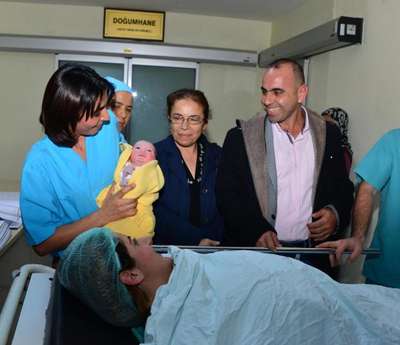 ADANA'DA YENİ YILIN İLK BEBEĞİ 'HASAN DÜZGÜN BABAYİĞİT' OLDU