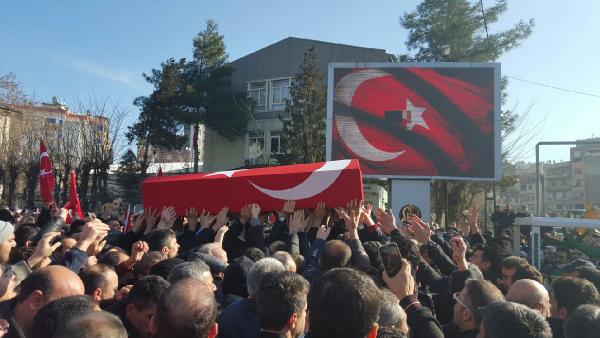 Siirt'te şehit olan polis Yamaner, gözyaşlarıyla memleketine uğurlandı