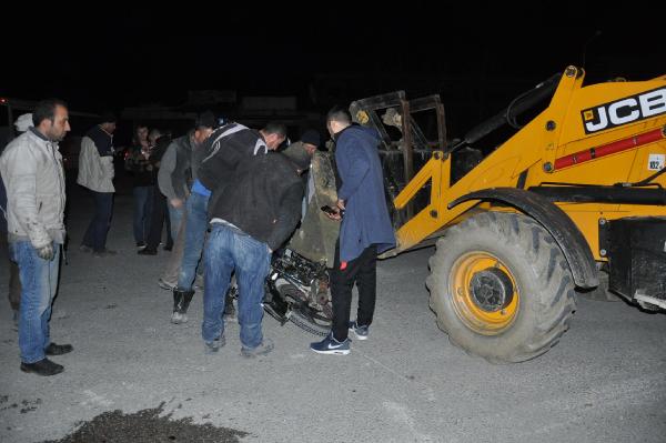 İş makinasına çarpan motosiklet sürücüsü yaralandı