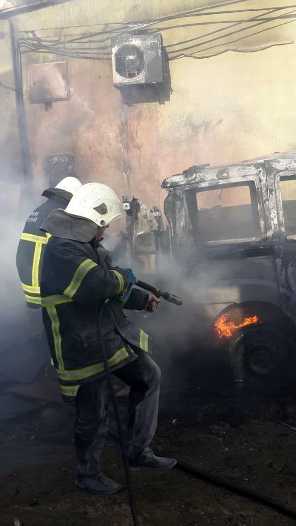 Bursa'da tamire bırakılan otomobil alev aldı