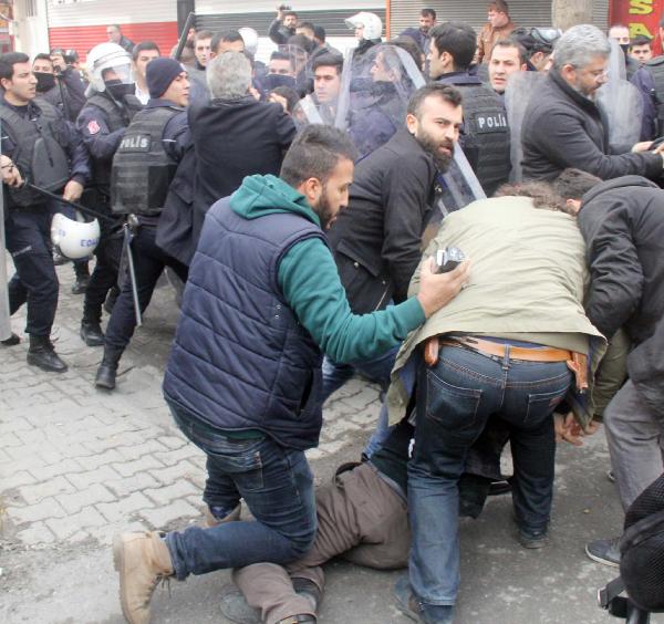 Çatışmada ölen PKK’lının cenazesinde olay çıktı:18 gözaltı