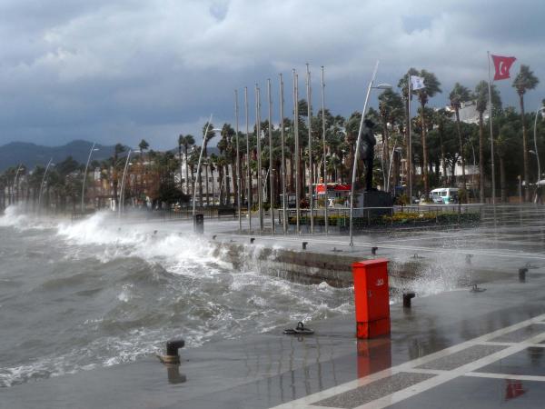 Marmaris'te şiddetli lodos