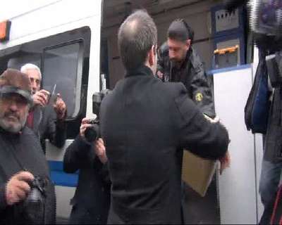 Beykoz'da depoya baskın: 3 bin kutu kaçak ilaç ele geçirildi