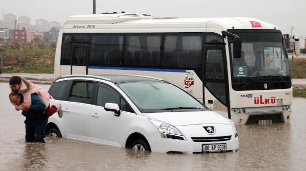 Bandırma’da yağışlar etkili oldu