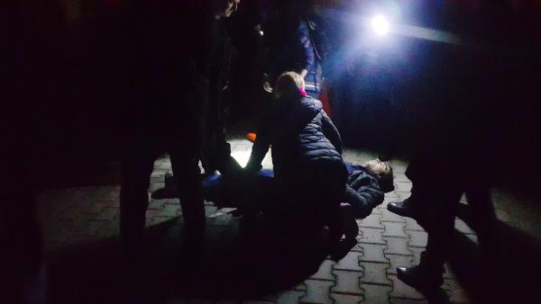Evinin önünde kurşun yağdırdı