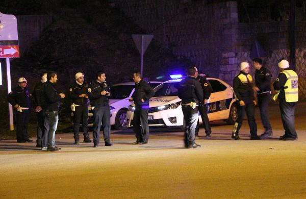 Alkolmetreye üflememek için polise bıçak çekti