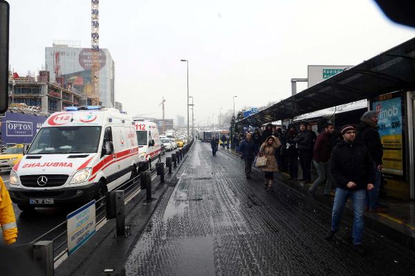 Merter'de metrobüs kazası: 5 kişi yaralandı