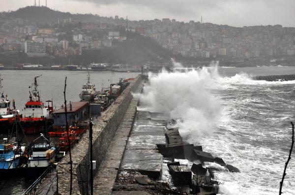 Zonguldak'ta dev dalgalar