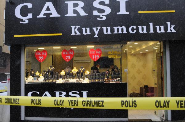 Kuyumcuya terlikle geldi, soyamayınca bıçakladı