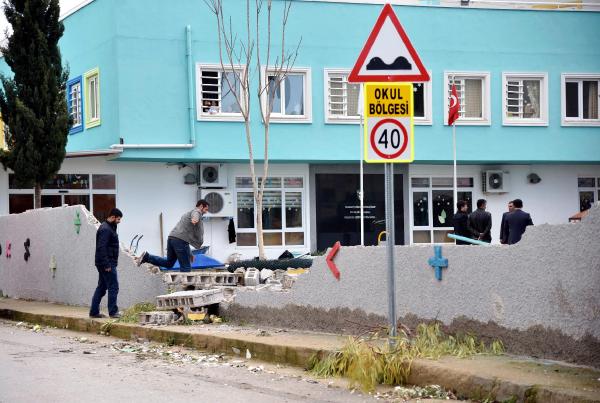 Antalya'da fırtına temizliği