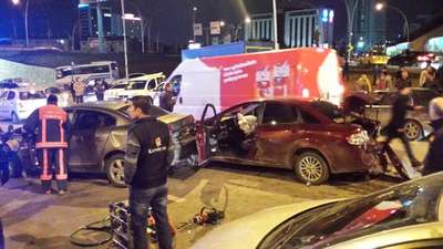Başkent'te zincirleme trafik kazası: 12 yaralı