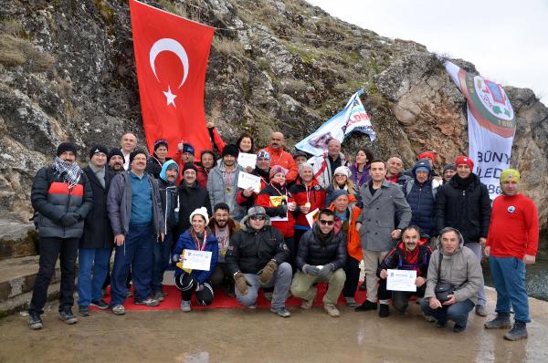 Eksi 6 derecede yüzme şenliği