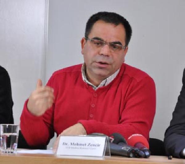 O bildiriye imza atan profesörün kapısına tepki yazısı