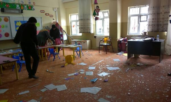 Suriye'den atılan Katyuşa füzesi okulun bahçesine düştü: 1 ölü, 1 yaralı (2)