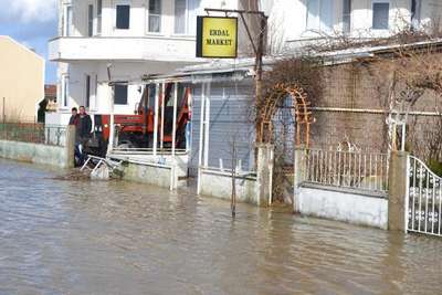Lodos ve yağmur yağışı, Edirne’deki yazlıklara zarar verdi