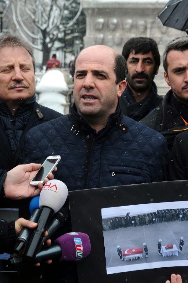 Sultanahmet'te ölenleri andılar, bildiriyi protesto ettiler
