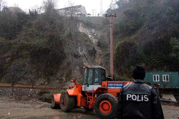 Zonguldak'ta terminal otoparkında heyelan