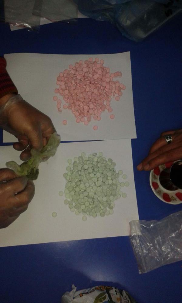 Üniversite öğrencilerine uyuşturucu hap satacaklardı