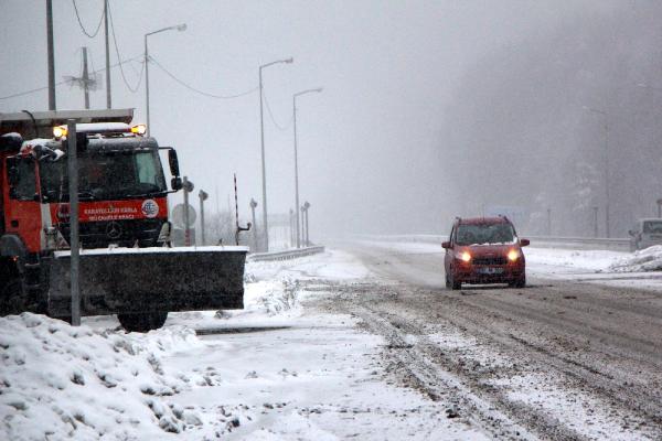 Kar, Bolu Dağı'nda ulaşımı etkilemedi (2)