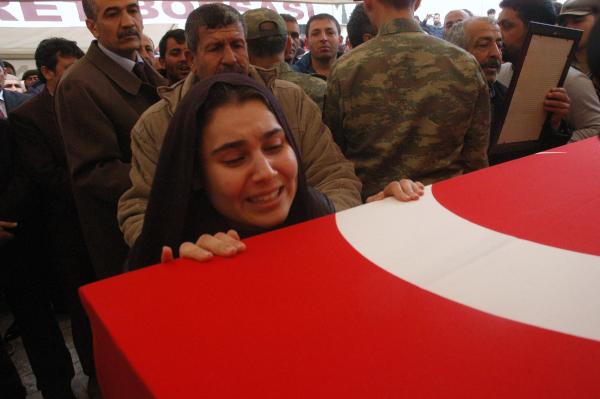 Sur şehidi Uzman Çavuş Uğur Şahin, Ceyhan'da toprağa verildi