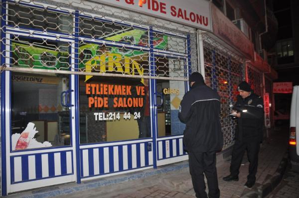 Yemek yediği pide salonunda 40 dakika mahsur kaldı