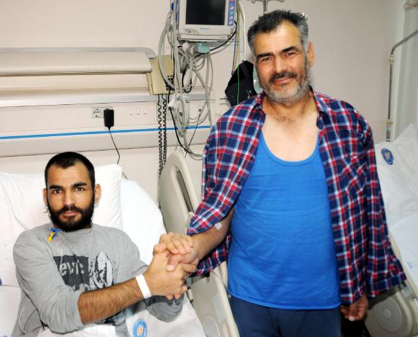 İşitme engelli baba, böbreğiyle oğlunu yaşama bağladı