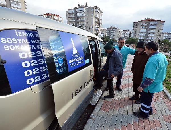İzmir Büyükşehir Belediyesi'nden evsizlere yardım eli