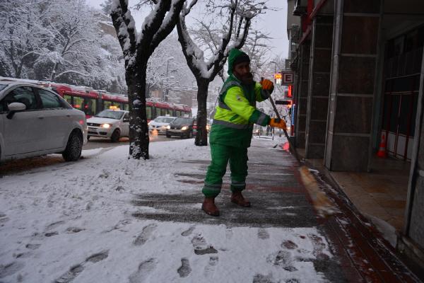 Bursa'da kar ve tipi yaşamı olumsuz etkiledi