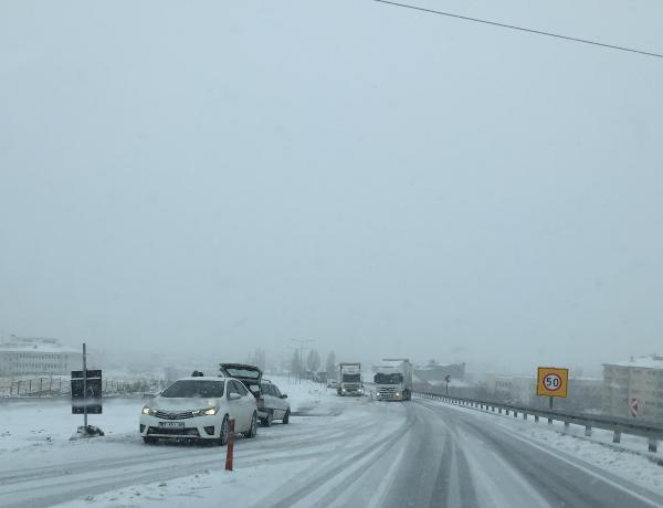 Aksaray'da ulaşıma kar engeli