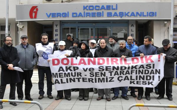 İzmit'te memurlar bordro yaktı